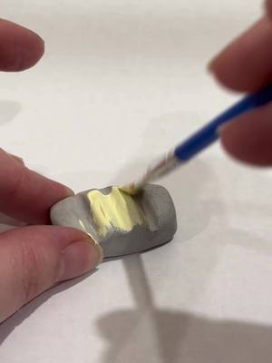 Inspired by @fwalilarki bubble potato chips. Yes, its a paint brush holder. #potato #potatoes #airdryclay #paintbrushholder #clay #clayart #paintbrush #potatotok #🥔 #diyart  @fwalilarki 